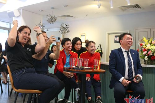 Phản ứng của Tuyết Dung, Chương Thị Kiều khi gặp ĐKVĐ Mỹ ở World Cup 2023