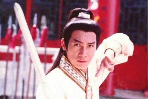 'Triển Chiêu nghèo nhất màn ảnh' được fan nữ vây kín ở tuổi 50