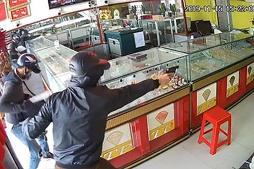 Lời cảnh báo với tiệm vàng không có bảo vệ chuyên nghiệp