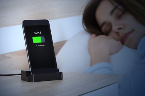 Đừng sạc iPhone qua đêm