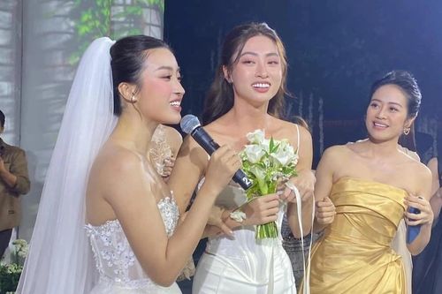 Lương Thùy Linh nhận được hoa cưới của cô dâu Đỗ Mỹ Linh