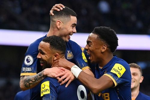 Newcastle đang bay cao