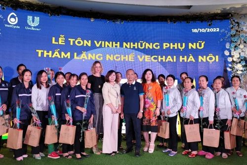 Những phụ nữ hồi sinh rác thải nhựa