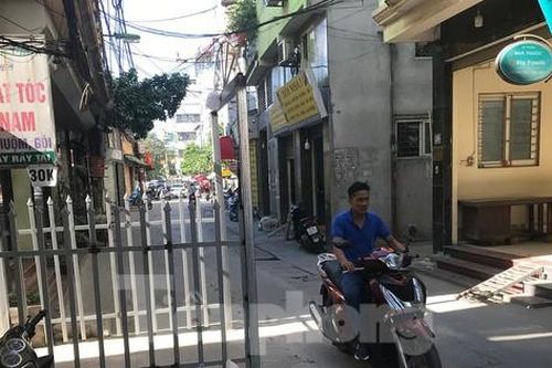 Chiếc cổng sắt tức mắt nhất ở Hà Nội: Chính quyền lên tiếng