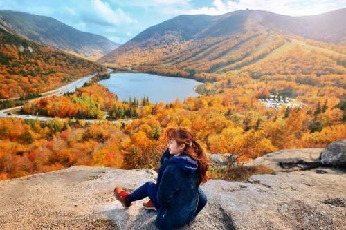 Ngắm thảm cây rực rỡ đến tận chân trời trên cung đường mùa thu đẹp nhất nước Mỹ
