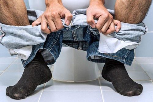Đại tiện ra máu, đi khám mới phát hiện polyp 'khổng lồ'