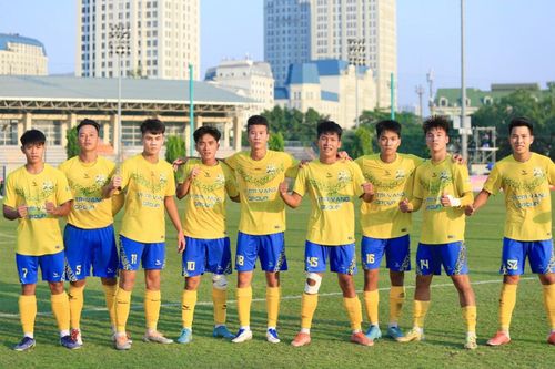 Xuất sắc vượt mặt đội trẻ Hà Nội, CLB Vị Trí Vàng Kon Tum giành vé đá trận thăng hạng