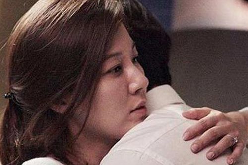 Bị 'cắm sừng' anh trai vẫn yêu thương vợ hết mực, tôi trách móc thì thở dài sau 4 từ anh nói