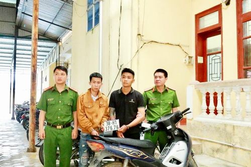Khởi tố hai đối tượng đi xe máy cướp tài sản lấy tiền tiêu xài