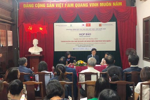 Thi viết danh ngôn của Chủ tịch Hồ Chí Minh trên thư pháp Hàn Quốc