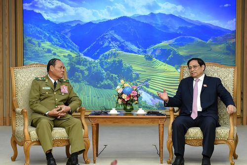 Thủ tướng Phạm Minh Chính tiếp Phó Thủ tướng, Bộ trưởng Công an Lào