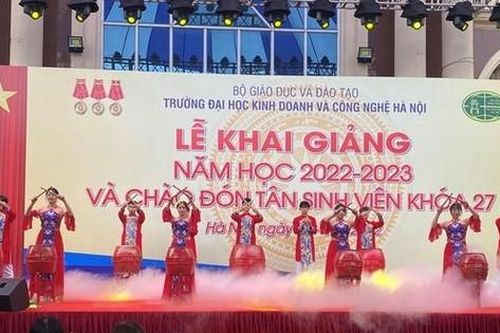 Trường Đại học Kinh doanh và Công nghệ Khai giảng năm học 2022 - 2023