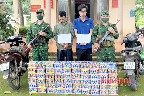 Bắt giữ 2 đối tượng vận chuyển pháo lậu tại tỉnh Bình Phước