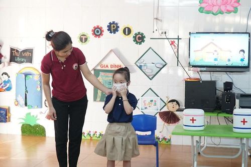 Các trường học tăng cường công tác phòng dịch cho trẻ khi giao mùa