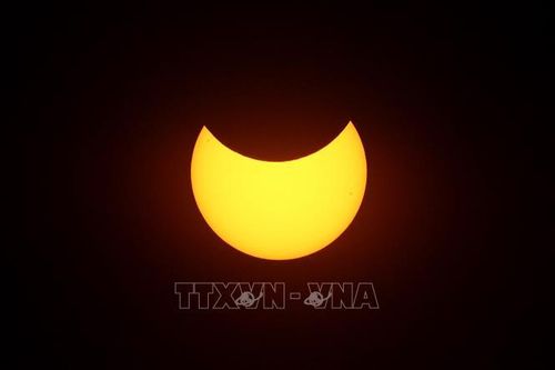 Nhật thực một phần hướng về phía Ấn Độ