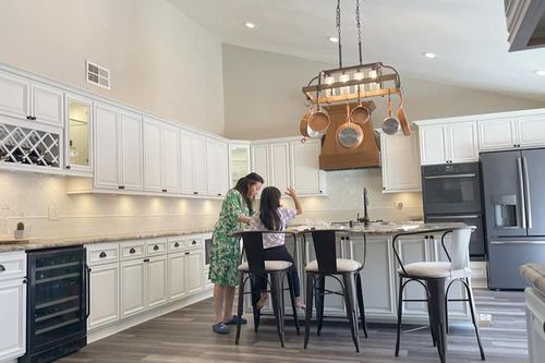 Cuộc sống viên mãn của Kim Hiền bên Mỹ khi tậu thêm 'ngôi nhà mơ ước dành cho các con'