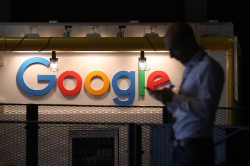 Lợi nhuận công ty mẹ của Google giảm 27%