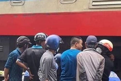 Đi bộ trong khu vực giới hạn đường sắt, bị tàu hỏa tông tử vong