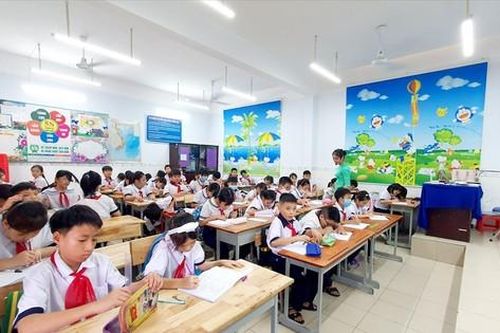 Lùi giờ đi học của học sinh: Sao không tham khảo ý kiến nhà khoa học