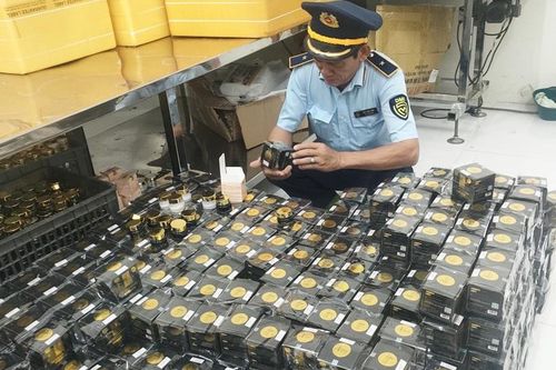 Phát hiện 20.000 hộp mỹ phẩm có dấu hiệu giả mạo nhãn hàng hóa