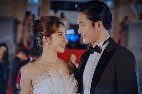 Đình Tú nói gì khi bị khán giả phát hiện 'bằng chứng hẹn hò' với Huyền Lizzie?