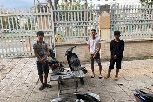 Bắt khẩn cấp nhóm đối tượng gây ra 14 vụ cướp giật tài sản của phụ nữ