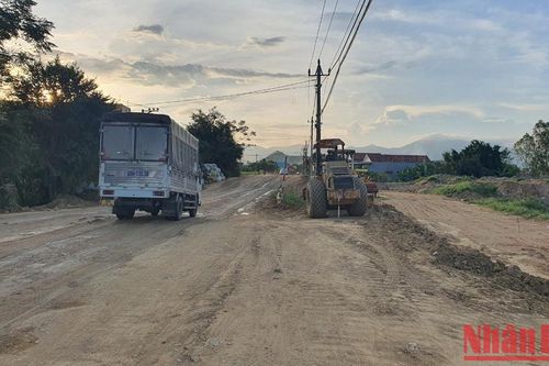 Khẩn trương khắc phục hư hỏng trên Quốc lộ 19 đoạn qua tỉnh Bình Định