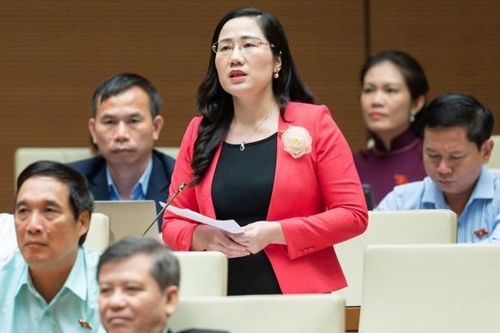Nhân viên y tế thôi việc: Thật khó gồng gánh, nuôi dưỡng đam mê khi áp lực công việc cao, tiền lương không đủ sống