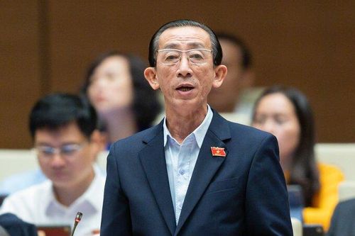 Đề xuất ủy quyền cho UBTVQH xem xét cắt giảm thuế, phí xăng dầu