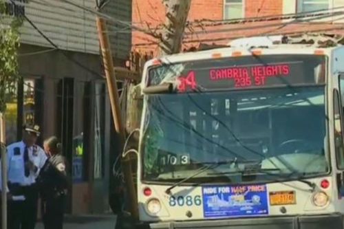 Người đàn ông dùng súng giả cướp xe buýt ở New York