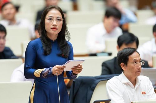 ĐBQH: Tháo gỡ chế độ, chính sách với đội ngũ y tế công rất cấp bách