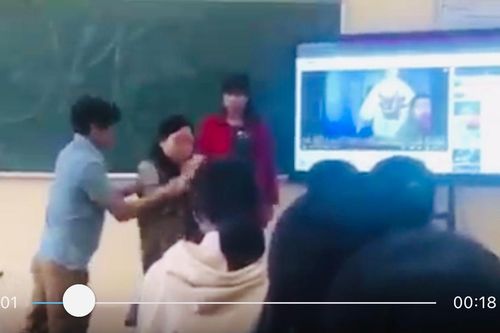 Vụ thầy giáo đẩy cô giáo ra khỏi lớp: Hiệu trưởng nói thầy sai, cô sai, học sinh cũng sai