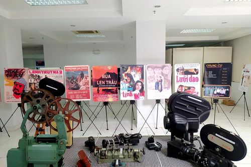 Sống lại ký ức về một thời làm phim gian khổ