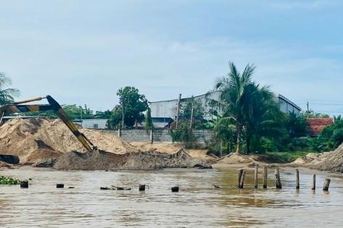 Khai thác cát quá mức, ĐBSCL có 621 điểm sạt lở kéo dài 610km