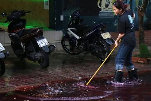 Nước đỏ lạ ở TPHCM: Nguyên nhân vẫn bỏ ngỏ