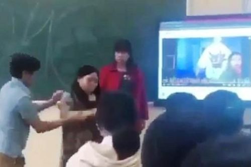 Vụ nam giáo viên xô đẩy nữ đồng nghiệp ra khỏi lớp: Hiệu trưởng nói gì?