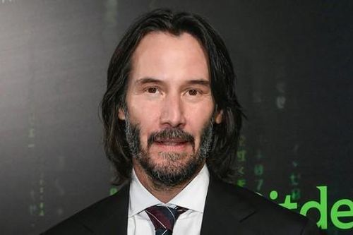 Nam diễn viên xin lỗi vì nguyền rủa Keanu Reeves