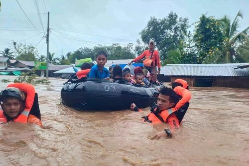Bão Nalgae chưa vào đất liền, Philippines đã thất thủ, 40 người chết, mất tích