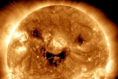 Sự nguy hiểm phía sau khuôn mặt cười của Mặt Trời