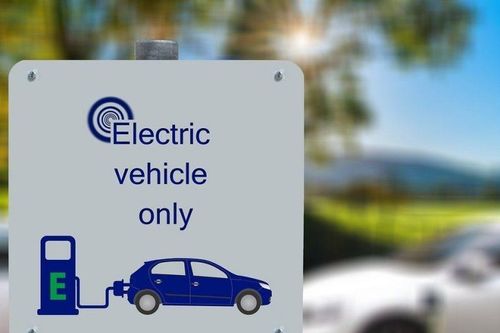 Châu Âu chính thức cấm bán xe xăng từ năm 2035