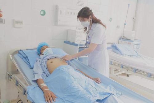 Ghép thận thành công từ người mẹ hiến cho con trai