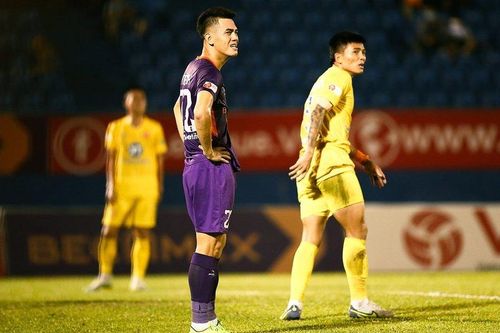Tiến Linh tịt ngòi, Bình Dương bất lực để Nam Định cầm hòa