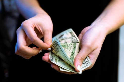 Doanh nghiệp Việt 'gồng lỗ' khi đồng USD tăng giá