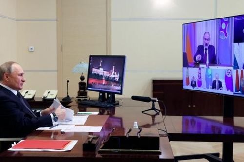 Ảnh ấn tượng tuần (24-30/10): Quân Ukraine bắn lựu pháo Mỹ, máy bay Nga tại Donetsk, CSTO họp khẩn về Armenia-Azerbaijan, tai nạn thảm khốc ở Hàn Quốc