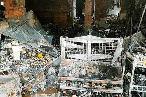 Tạp hóa ở Quảng Bình cháy lớn lúc rạng sáng
