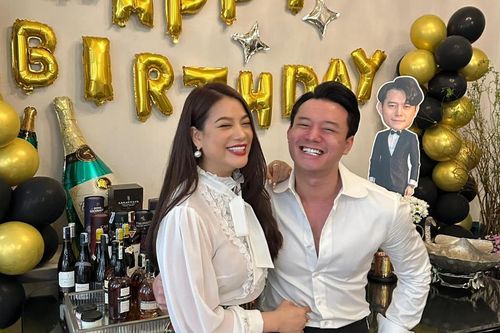 Bạn trai kém 14 tuổi tình tứ bên Trương Ngọc Ánh