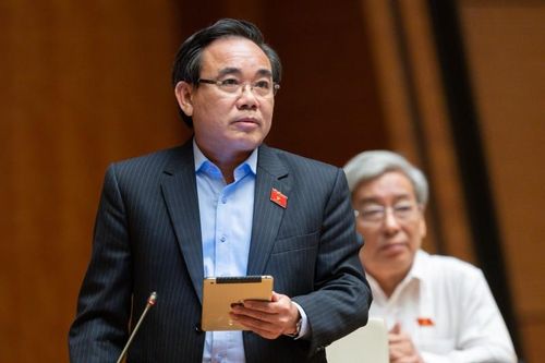'Càng đổi mới chương trình giảng dạy, lãng phí cho xã hội nhiều hơn và gây bức xúc'