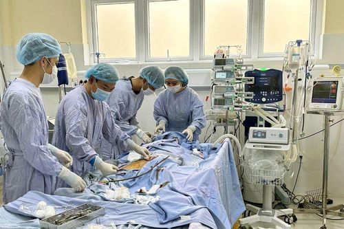 Lần đầu cứu sống bệnh nhân bị dập phổi bằng kỹ thuật ECMO tại Lâm Đồng