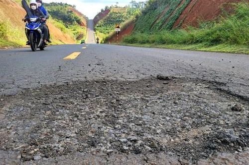 Đường tránh TP Pleiku hư hỏng nặng nề