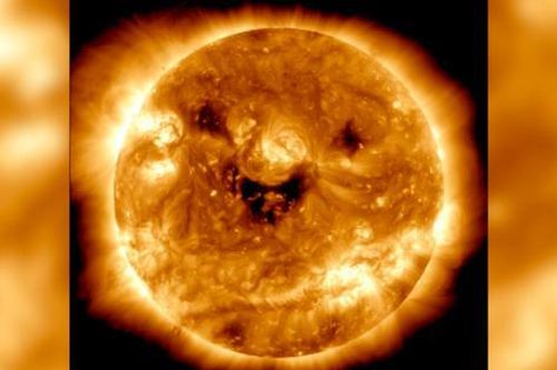 Mặt trời 'cười' trong bức ảnh của NASA